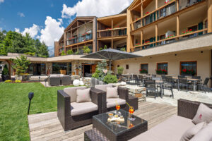 Alpine Trance Dive - das Hotel in den Alpen. Wir etablieren gemeinsam deinen Kraftort - Aussenansicht Terasse